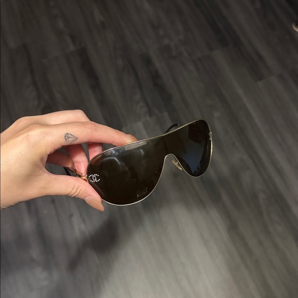 Chanel crystal CC shield sunglasses - Picture 3 of 13